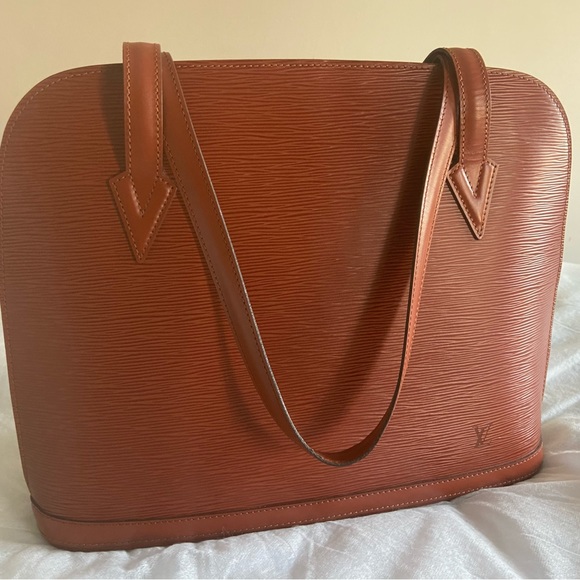 100% Louis Vuitton Kenyan Fawn (Brown) Epi Leather Lussac - Picture 13 of 14